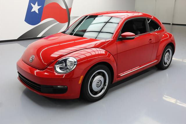 2012 Volkswagen Beetle-New (Red/Black)