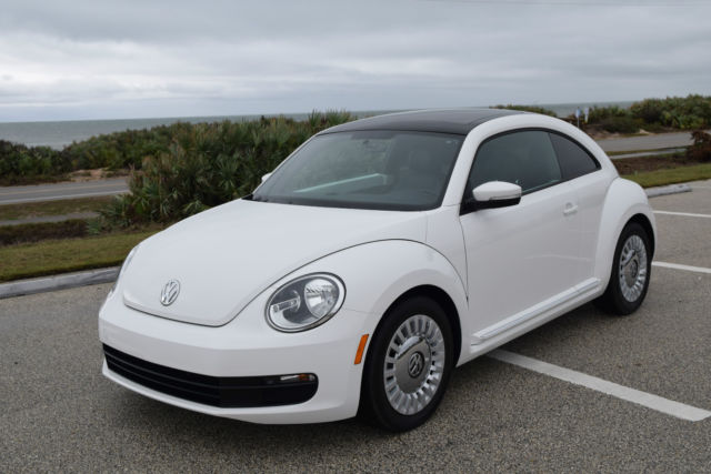 2014 Volkswagen Beetle-New (Candy White/Titan Black)