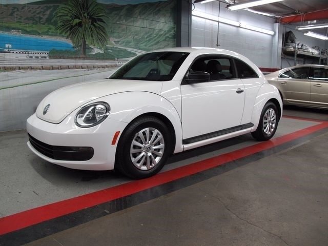 2012 Volkswagen Beetle-New (White/Black)