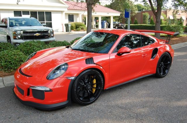 2016 Porsche 911 (Lava Red/Black)