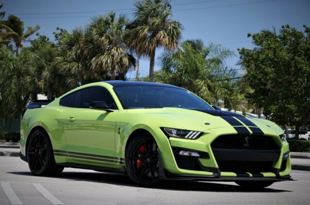 2020 Ford Mustang (Green/Black)