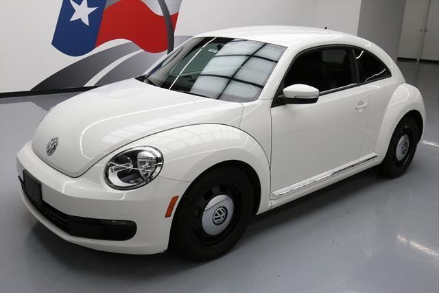 2013 Volkswagen Beetle-New (White/Black)