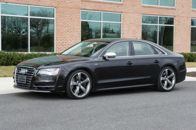 2013 Audi S8 (Black/Brown)