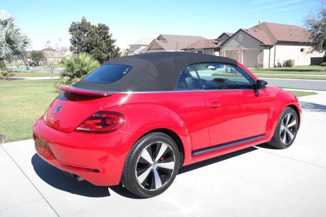 2013 Volkswagen Beetle-New (Red/Black)