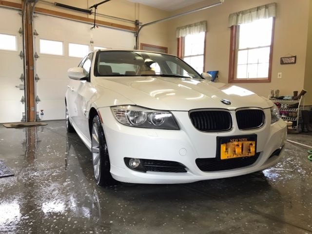 2011 BMW 3-Series (White/Tan)