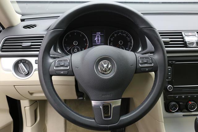 2013 Volkswagen Passat (Black/Tan)