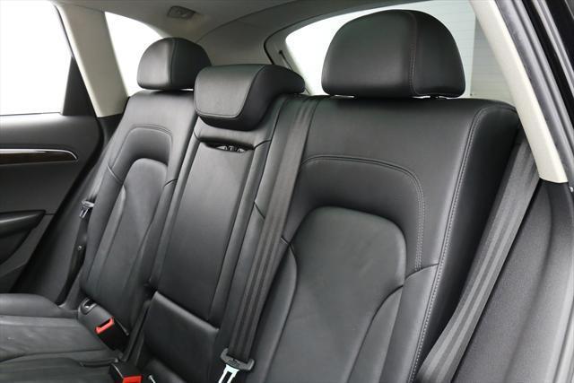 2012 Audi Q5 (Black/Black)