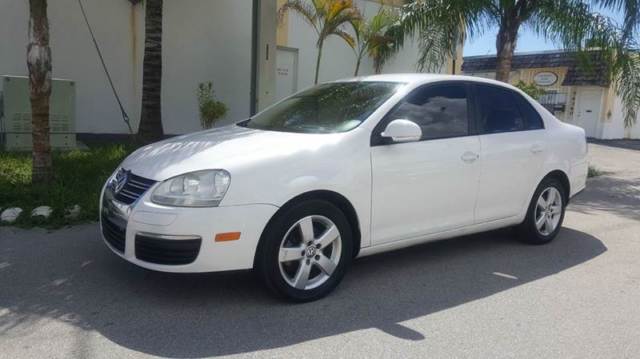 2009 Volkswagen Jetta (White/Tan)