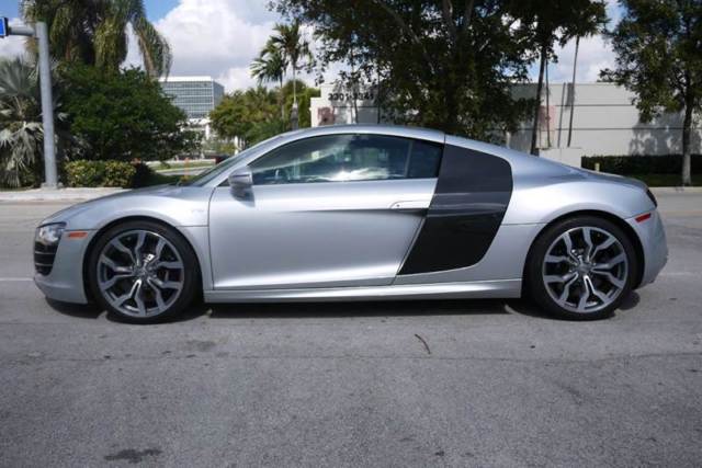 2010 Audi R8 (Silver/Black)