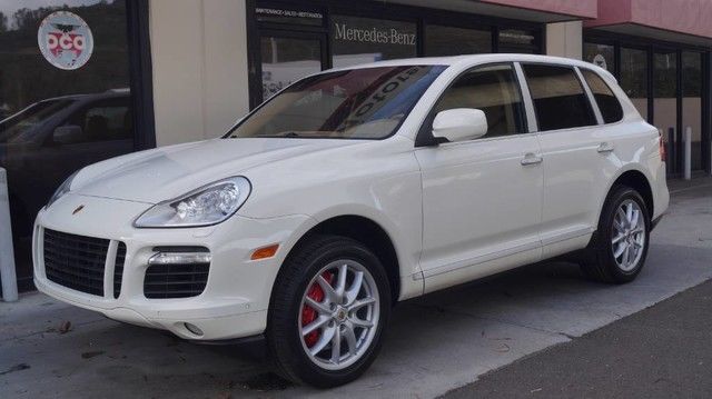 2008 Porsche Cayenne (White/Tan)