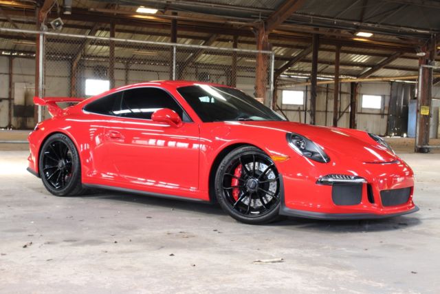 2015 Porsche 911 (Red/Black)