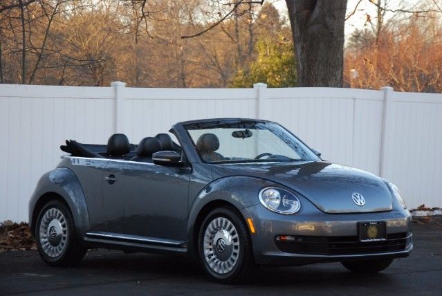 2013 Volkswagen Beetle-New (Gray/Black)