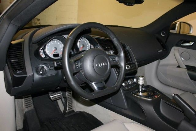 2010 Audi R8 4.2L (Gray/Gray)