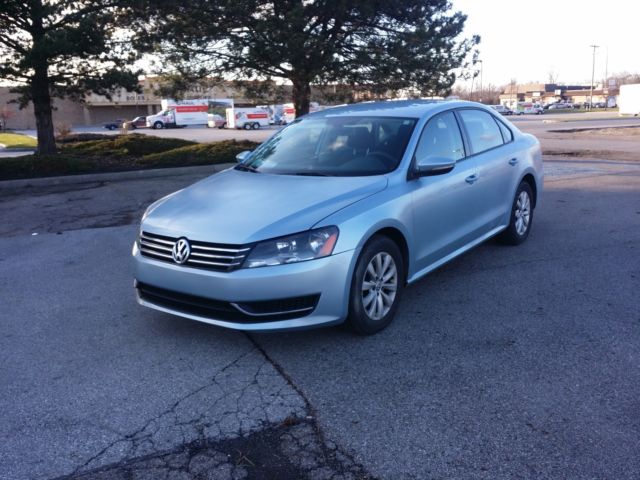 2012 Volkswagen Passat (Blue/Black)