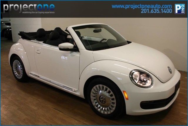 2013 Volkswagen Beetle Convertible 2.5L (White/Black)