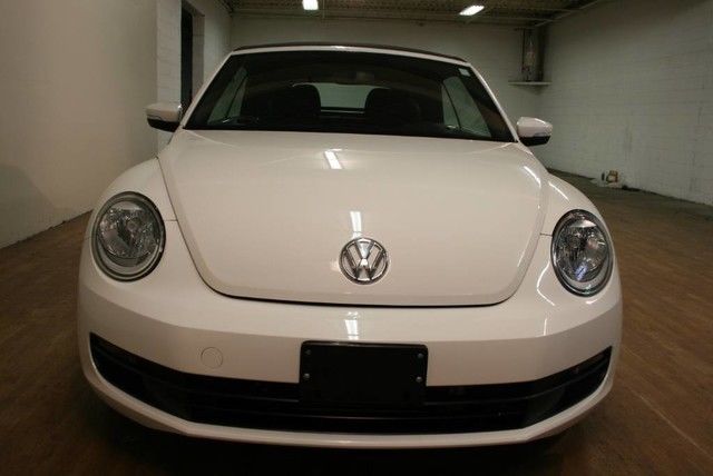 2013 Volkswagen Beetle Convertible 2.5L (White/Black)