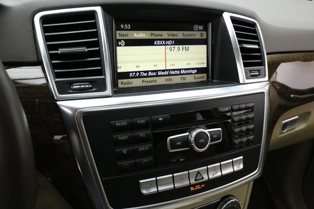 2012 Mercedes-Benz M-Class (White/Tan)