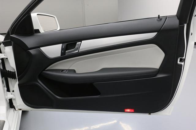 2013 Mercedes-Benz C-Class (White/Gray)