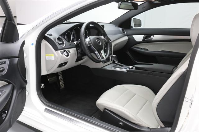 2013 Mercedes-Benz C-Class (White/Gray)
