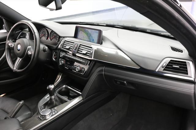 2016 BMW M4 (Black/Black)