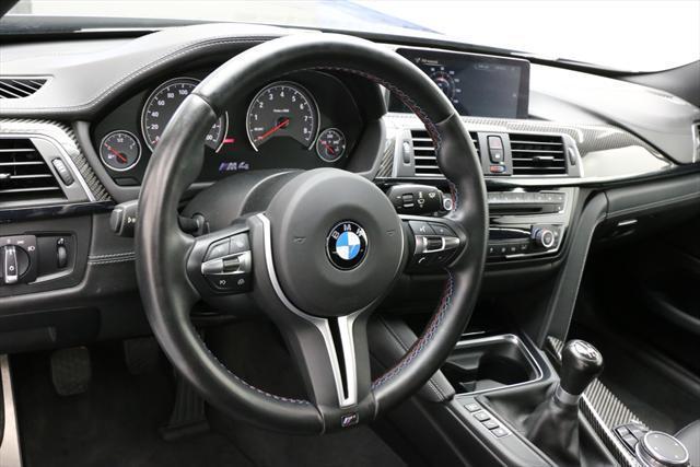 2016 BMW M4 (Black/Black)