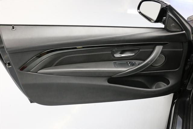 2016 BMW M4 (Black/Black)