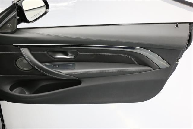 2016 BMW M4 (Black/Black)