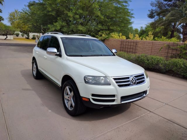 2007 Volkswagen Touareg (White/Black)