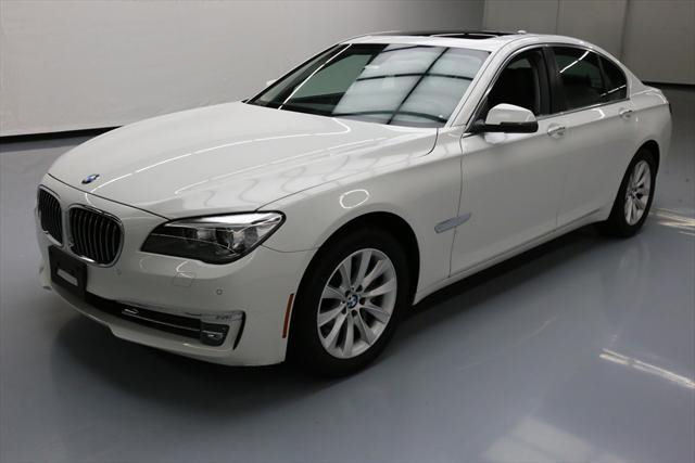 2015 BMW 7-Series (White/Black)