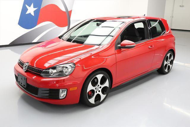 2011 Volkswagen Golf (Red/Gray)