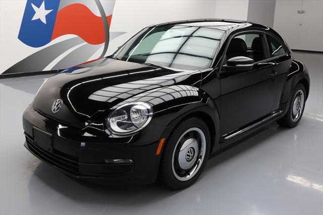 2012 Volkswagen Beetle-New (Black/Black)