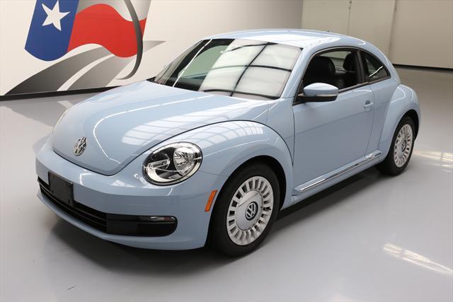 2014 Volkswagen Beetle-New (Blue/Black)