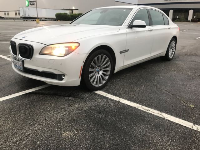 2011 BMW 7-Series (WHITE (MINERAL WHITE METTALIC/CHARCOAL BLACK)