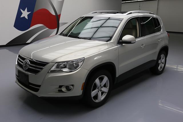 2010 Volkswagen Tiguan (Tan/Gray)