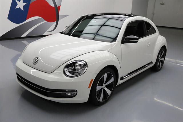 2012 Volkswagen Beetle-New (White/Black)