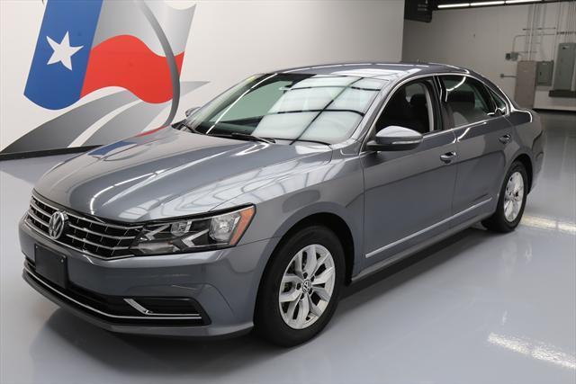 2016 Volkswagen Passat (Gray/Black)