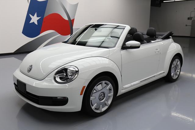 2015 Volkswagen Beetle-New (White/Black)