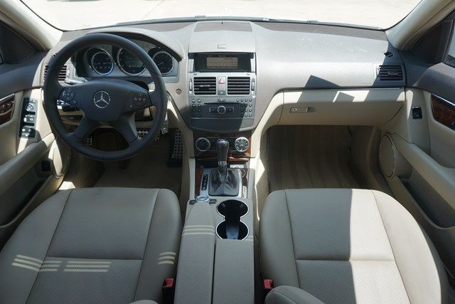 2010 Mercedes-Benz C-Class (White/Almond/Mocha)