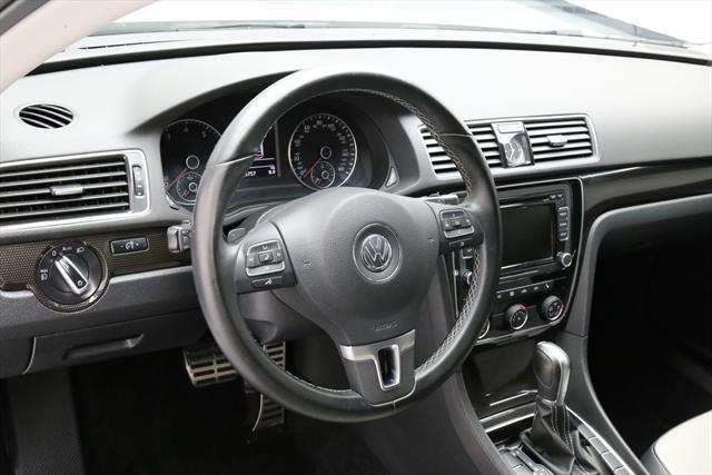 2015 Volkswagen Passat (White/Black)