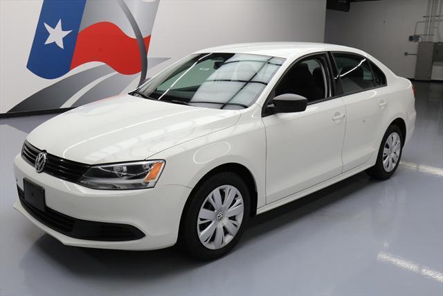 2013 Volkswagen Jetta (White/Black)