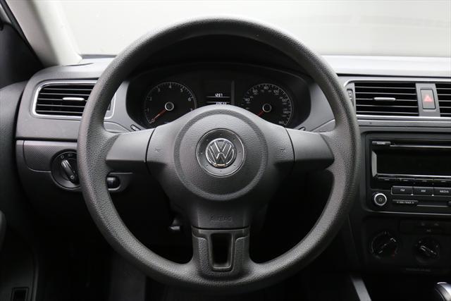 2013 Volkswagen Jetta (White/Black)