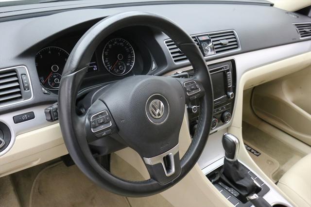 2013 Volkswagen Passat (White/Tan)