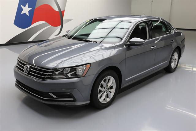 2016 Volkswagen Passat (Gray/Black)