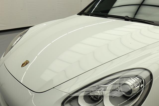 2014 Porsche Cayenne (White/Black)