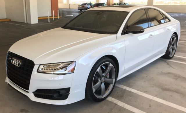 2016 Audi S8 (White/Black)