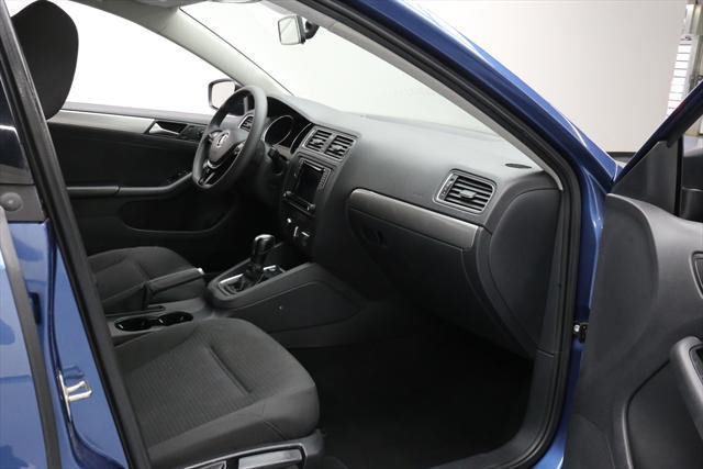 2016 Volkswagen Jetta (Blue/Black)