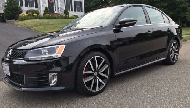 2013 Volkswagen Jetta (Black/Black)