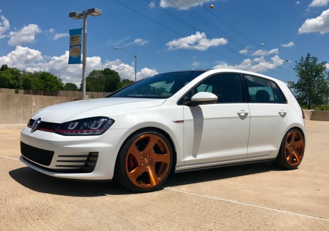 2016 Volkswagen Golf (White/Black/plaid)