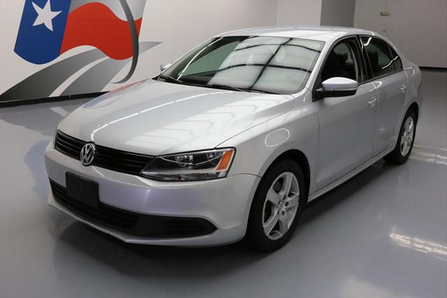 2011 Volkswagen Jetta (Silver/Black)