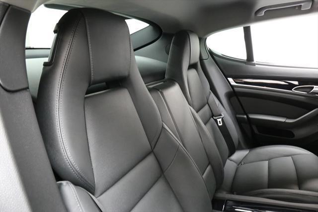 2014 Porsche Panamera (Black/Black)